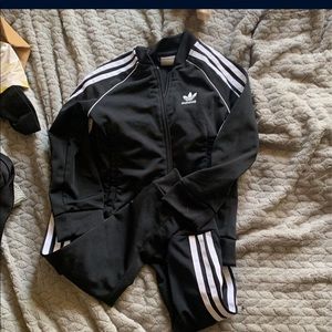 Toddler Unisex adidas tracksuit size 4-5